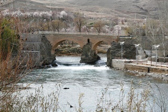 مرمت پل تاریخی زمانخان در چهارمحال و بختیاری آغاز شد